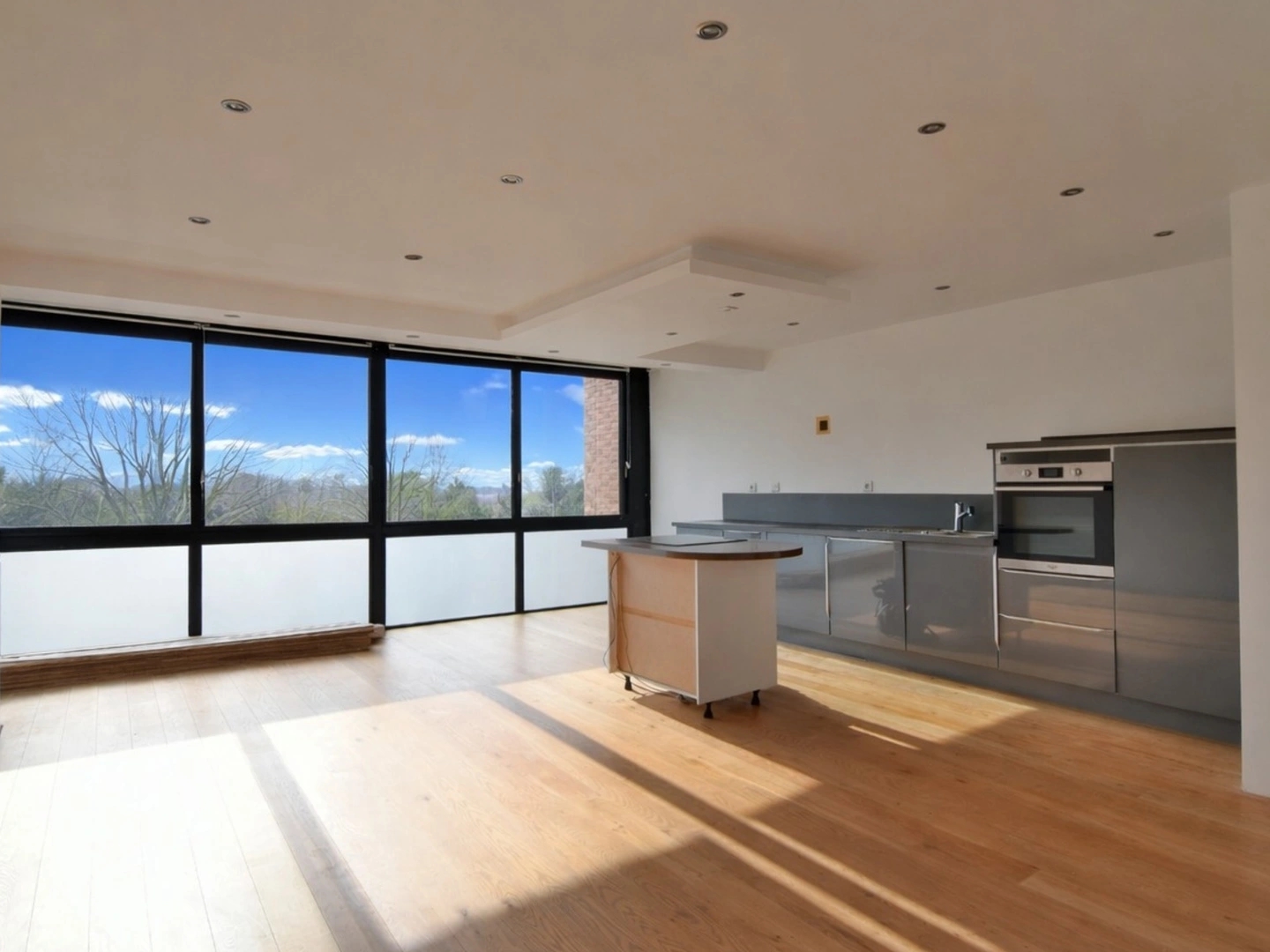 Villeneuve-d'Ascq - Jean Jaurès : T4 traversant 85 m², 3 chambres, ascenseur, parking collectif (DPE C)