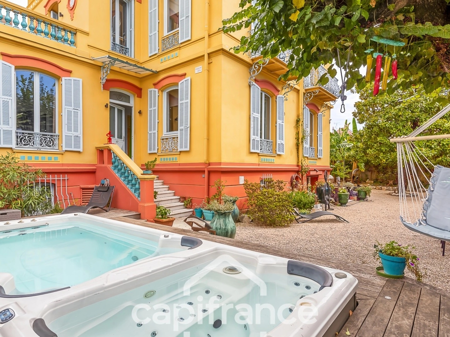 Maison 10 pièces 323 m²
