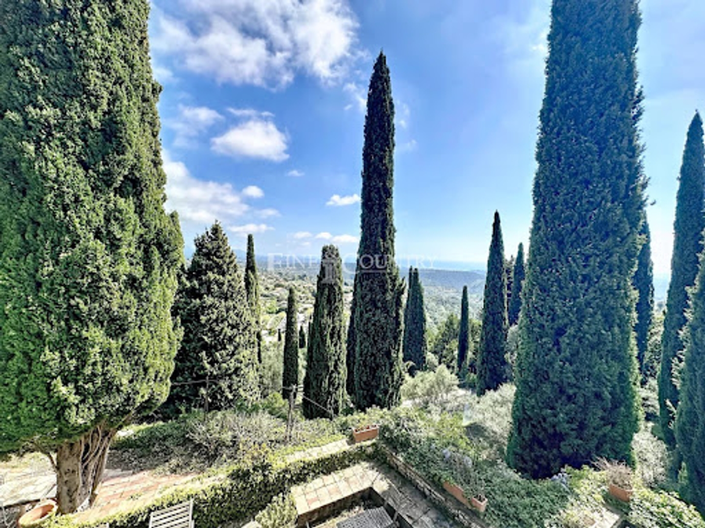 Maison à vendre - 10 pièces - 293m2 - Tourrettes-Sur-Loup (06140)