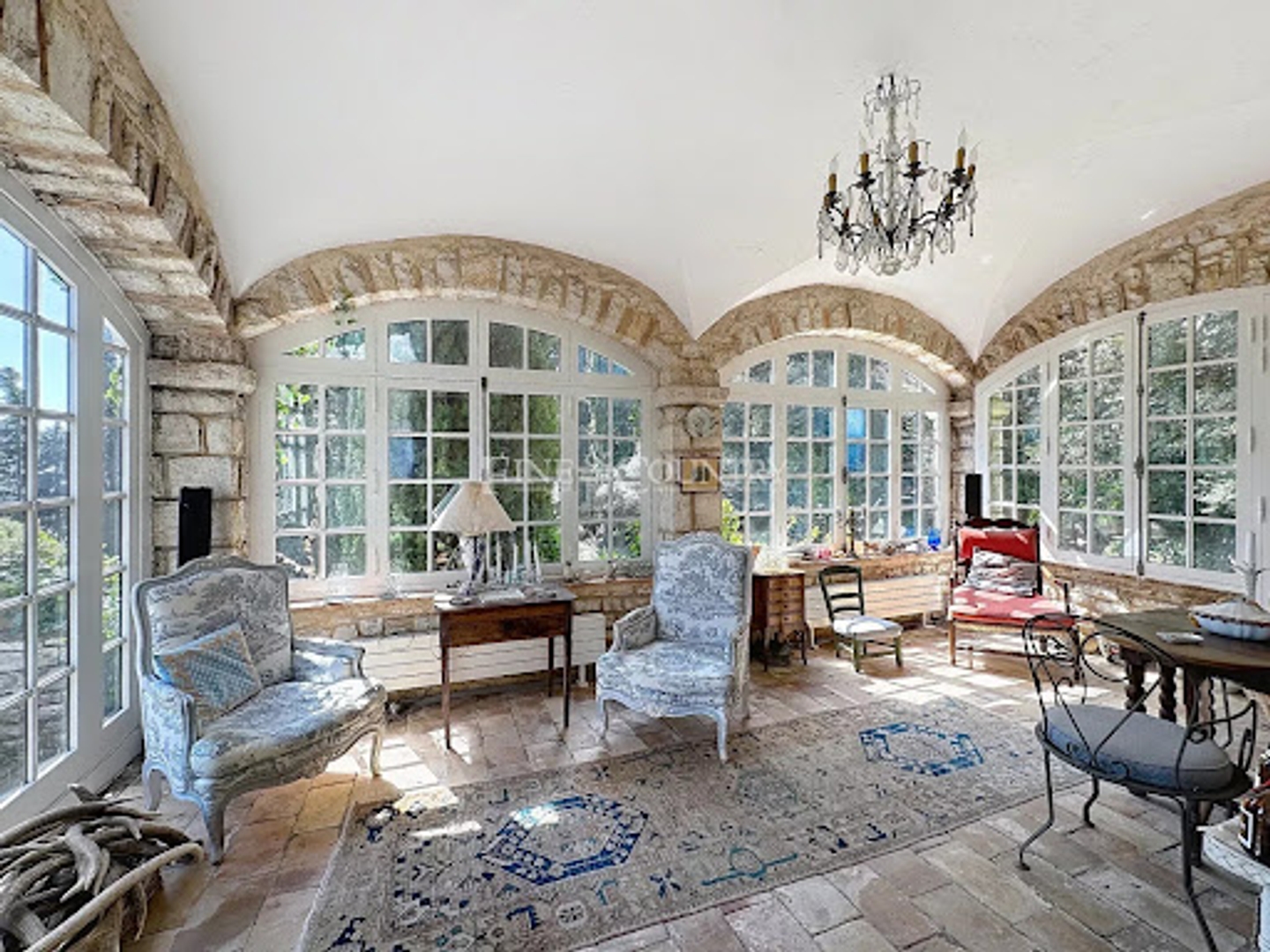 Maison à vendre - 10 pièces - 293m2 - Tourrettes-Sur-Loup (06140)