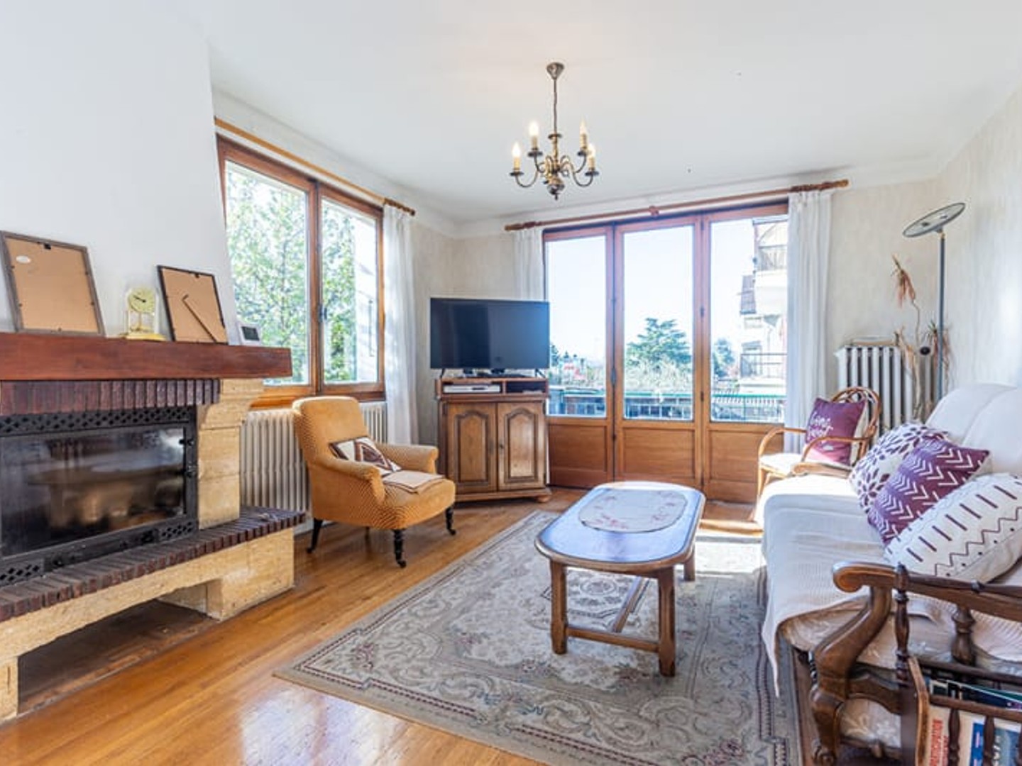 AGENCE IMMOBILIERE LAFORET - 'CERISIER' - ANNECY / MEYTHET - MAISON INDIVIDUELLE T4 de 102,93m² - TERRAIN PLAT de 631 m² - SOUS-SOL COMPLET - GARAGE - JARDIN