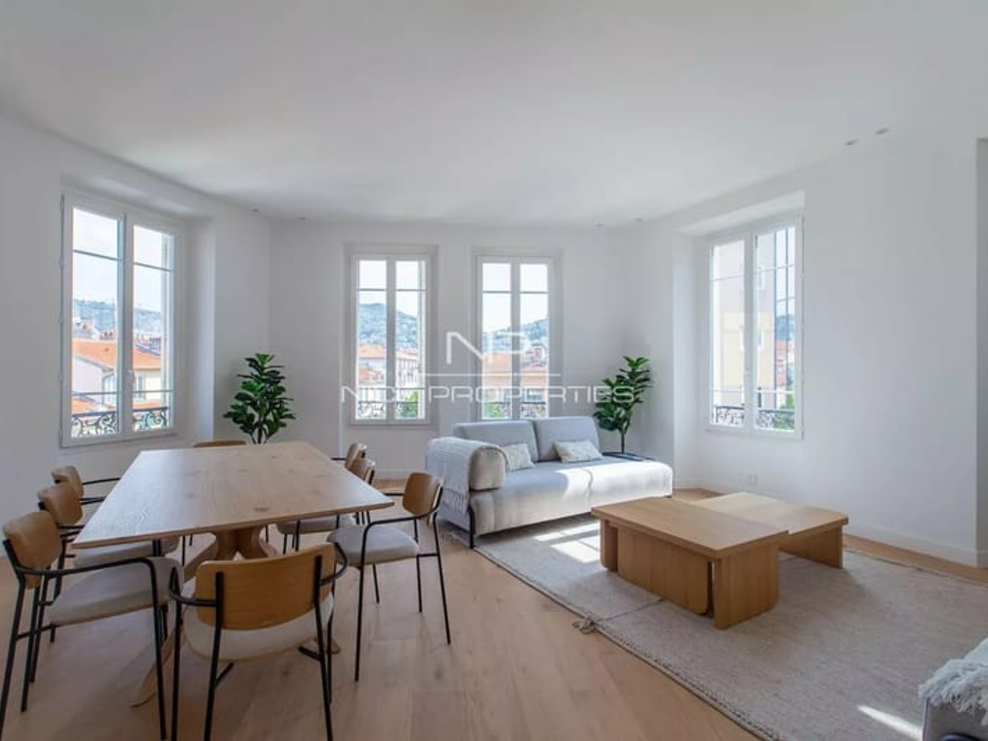 Nice Le Port, grand 5 pièces rénové, étage élevé, vue dégagée, 4 chambres