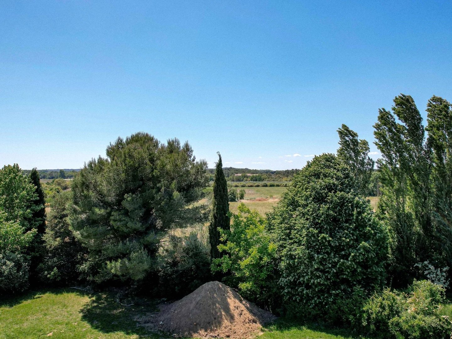 Très beau terrain à bâtir de 2.000m² à 1 km de tous les commerce