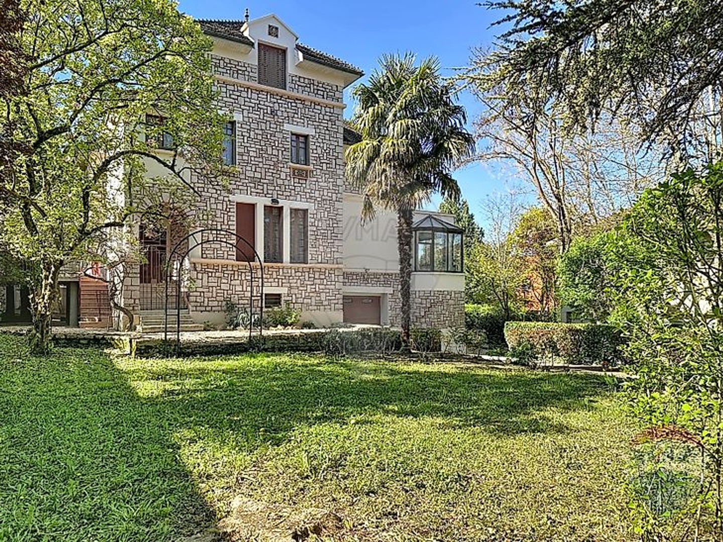 Maison 10 pièces 390 m²