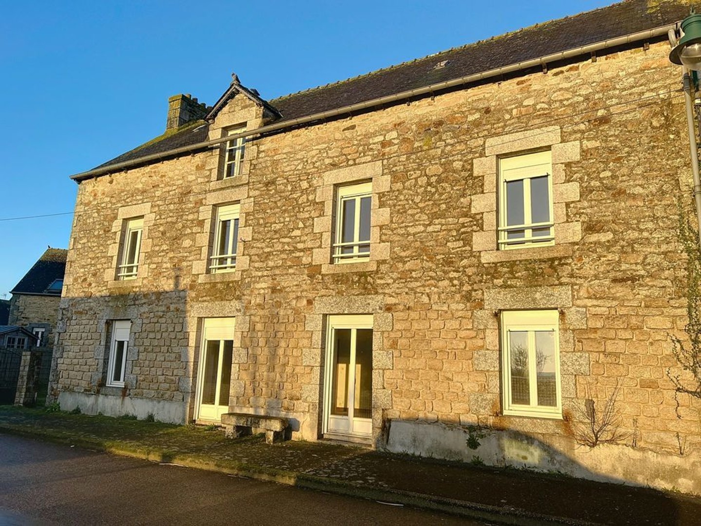 Batisse en pierre bourg de Plessala