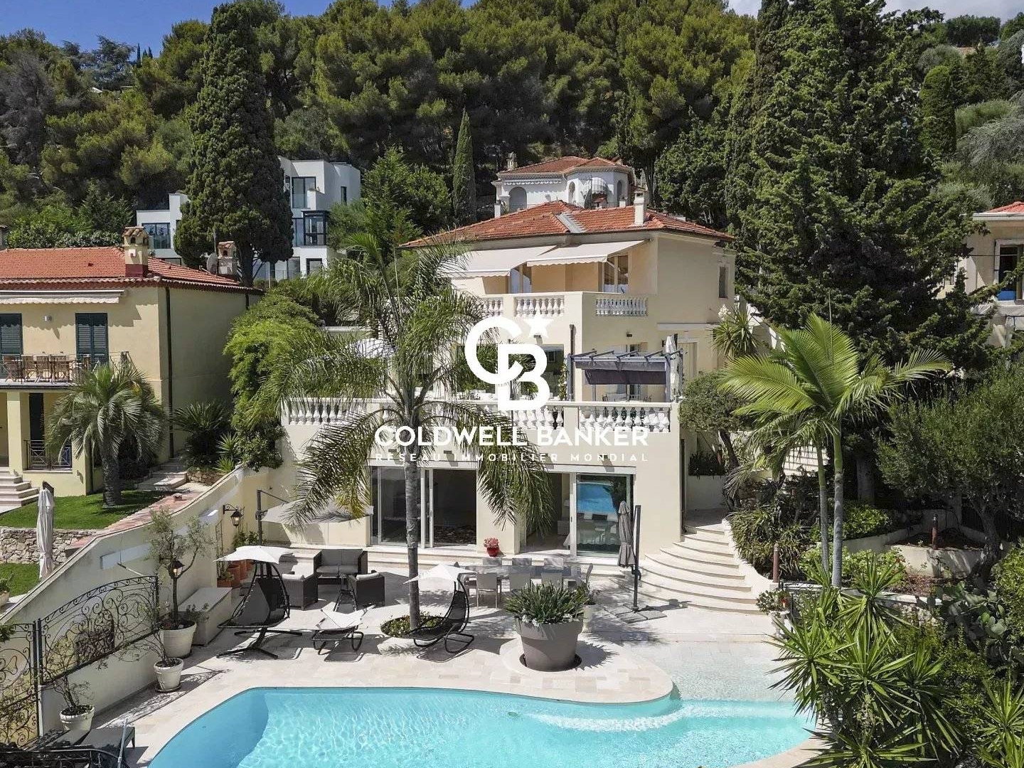 Maison à vendre - 8 pièces - 250m2 - Roquebrune-Cap-Ma... (06190)