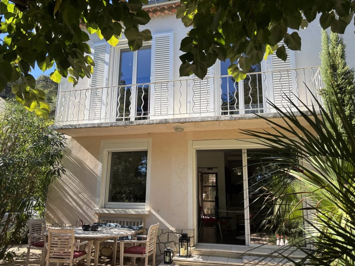 VILLENEUVE-LES-AVIGNON, QUARTIER MONTEAU, MAISON AVEC VUE,
