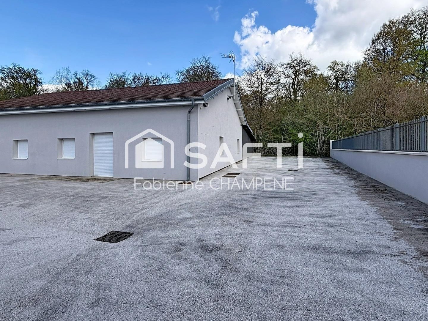 Bureaux à vendre - 7 pièces - 297m2 - Le Chateley (39230)