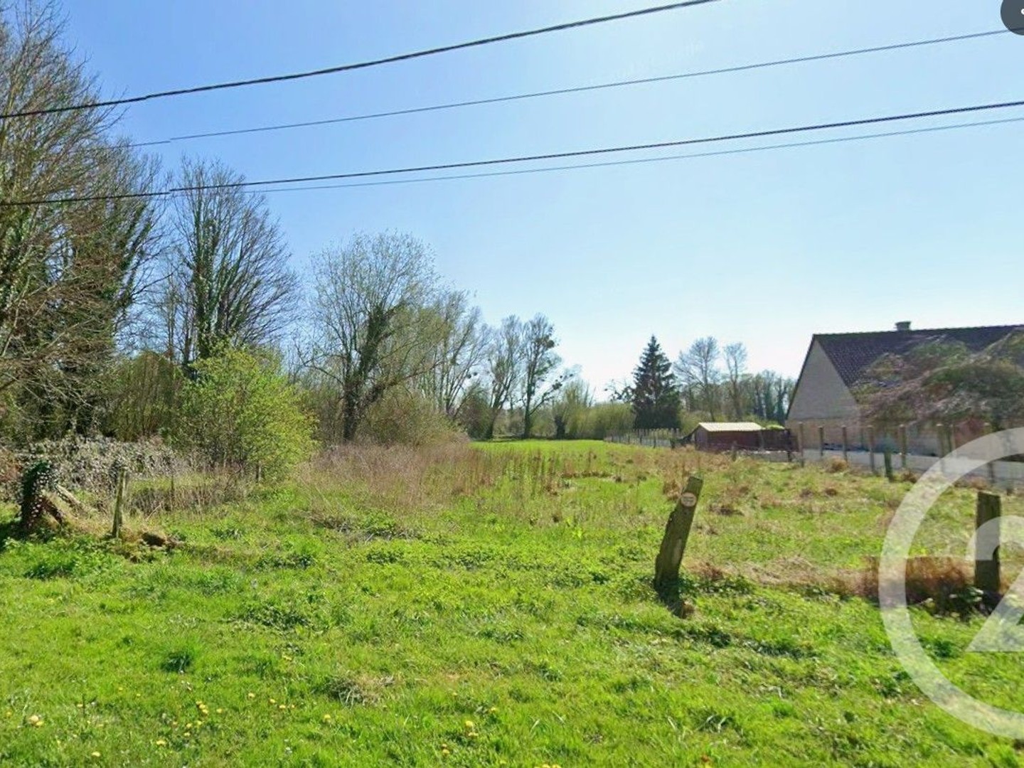 Terrain 734 m²