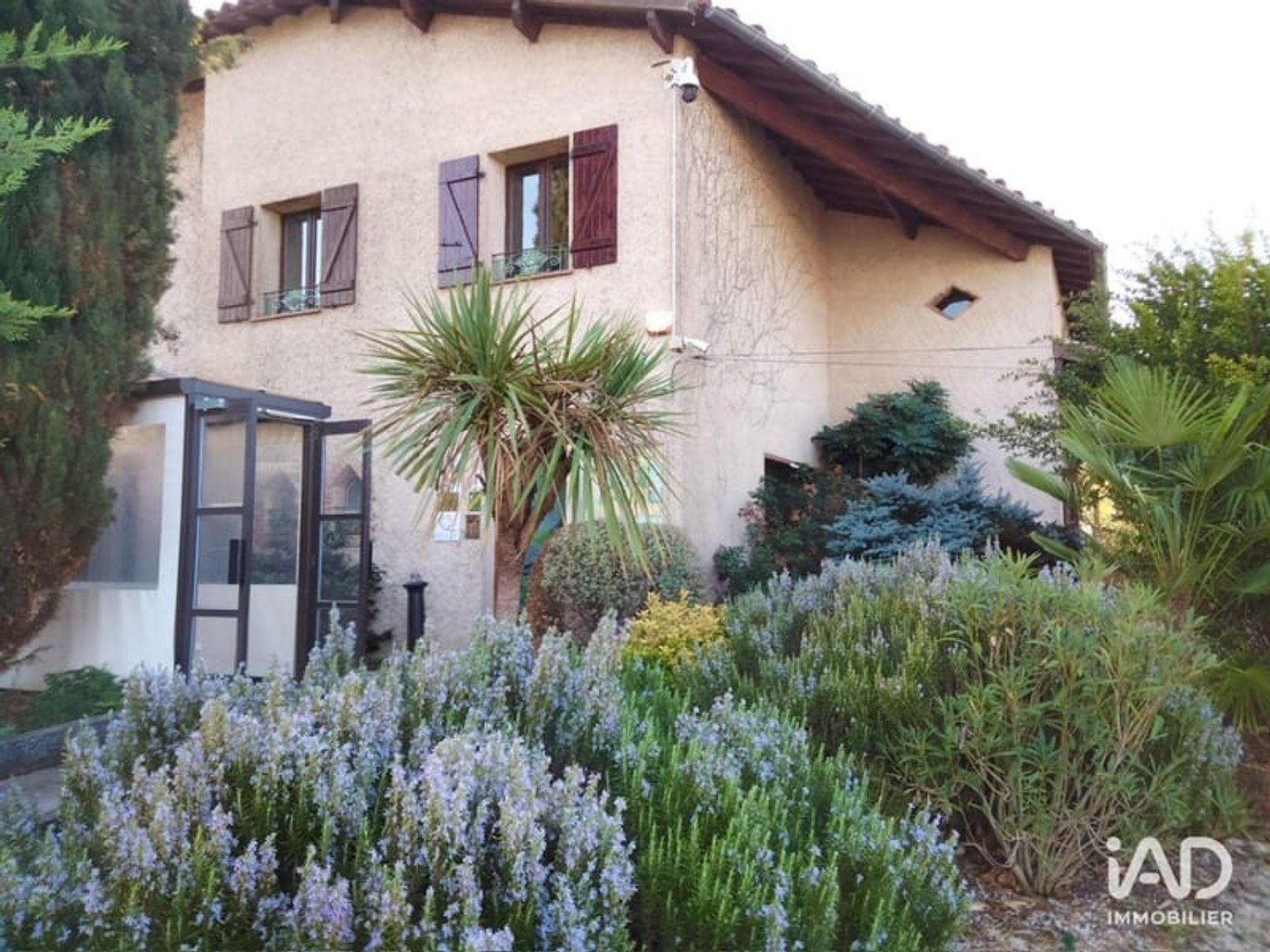 Immeuble commercial 350 m²