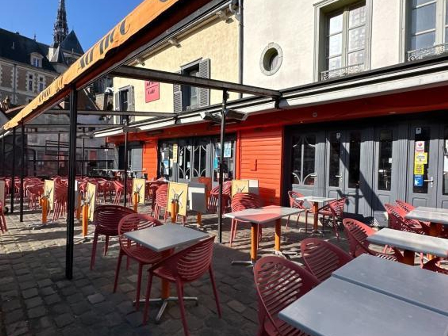 Mur restaurant emplacement plein coeur quartier saint leu
