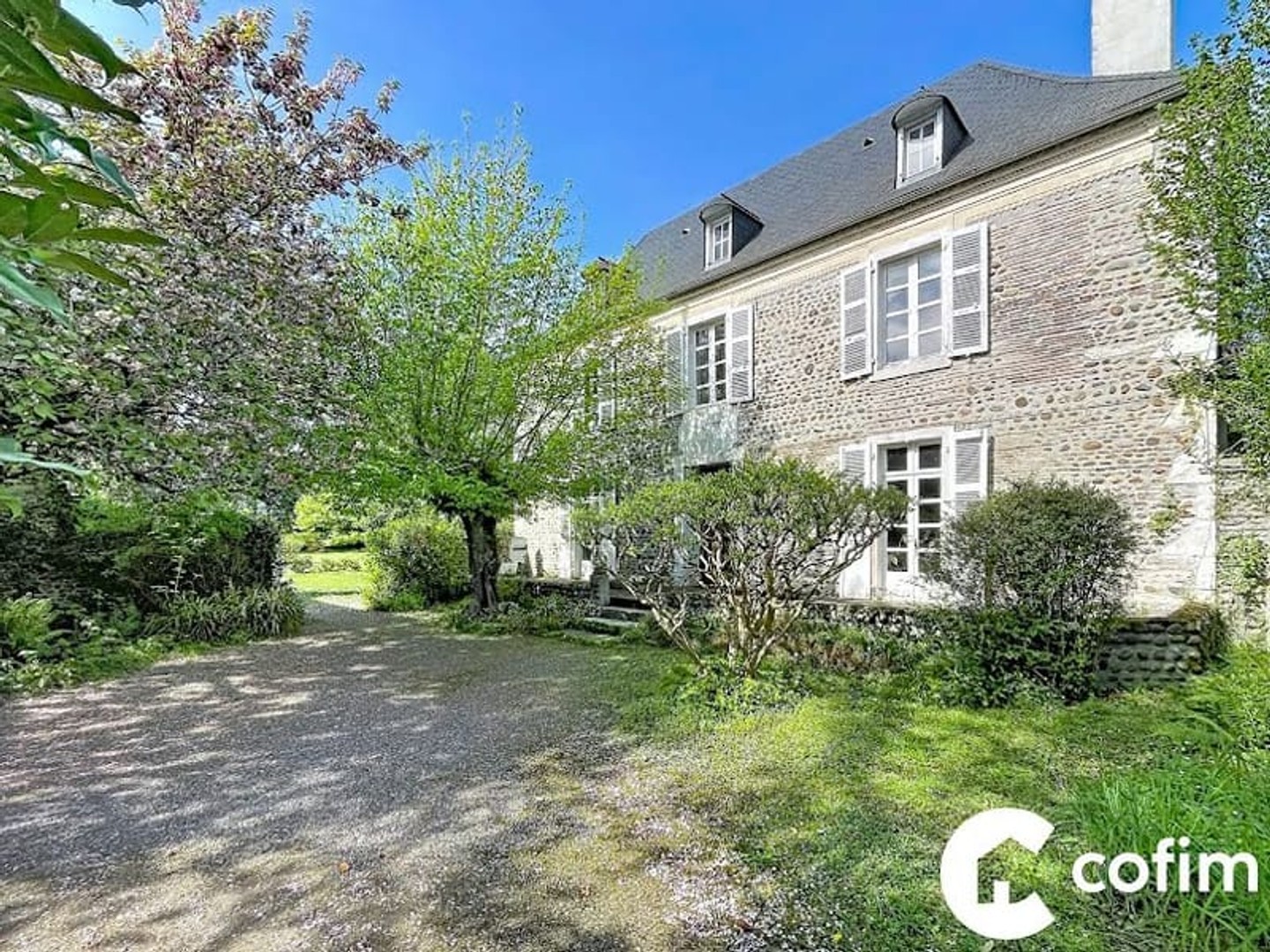 Maison 7 pièces 260 m²