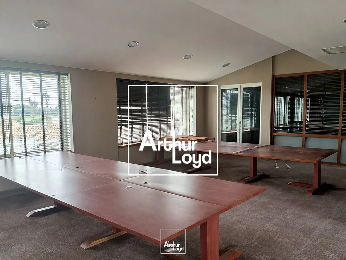 Bureaux à vendre - 3 pièces - 690m2 - Lunel (34400)