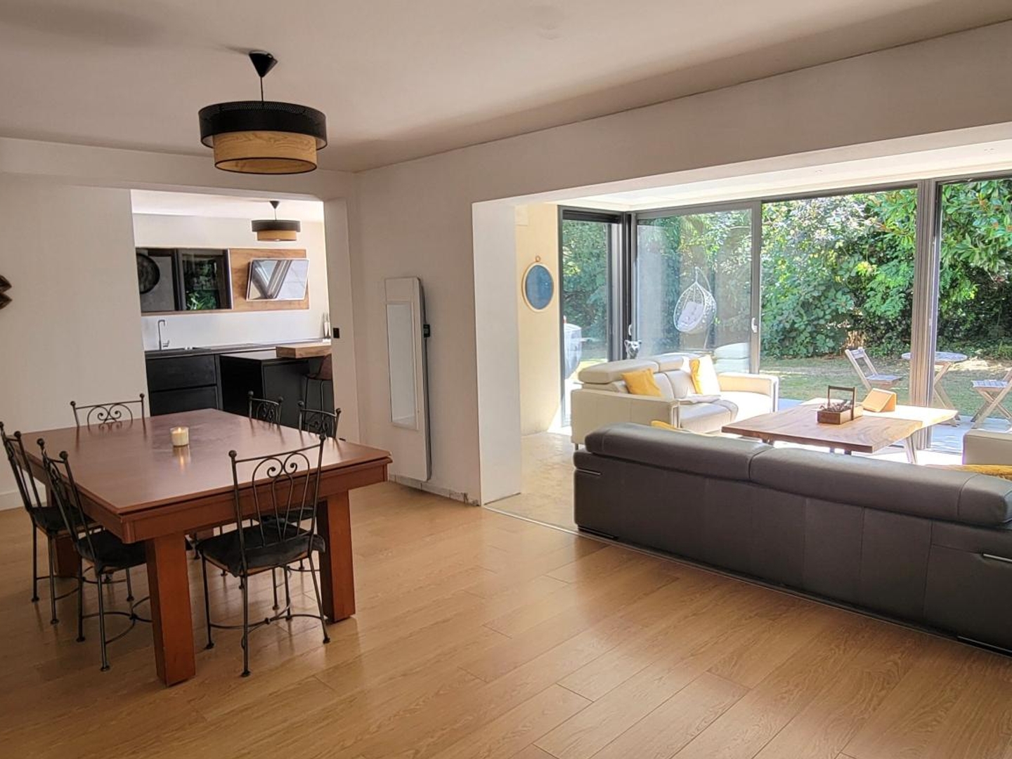 À 5 minutes de Bayeux - Propriété familiale de charme avec dépendance en pierre, double garage et terrain de 2 000 m²