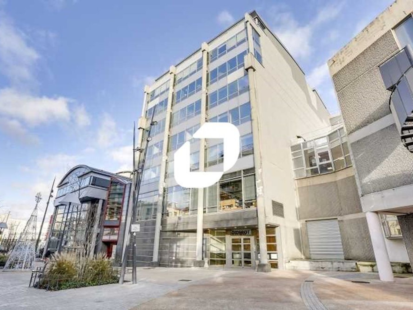 BUREAUX FONCTIONNELS ET CLIMATISES - 1 750 m² divisibles à partir de 581 m²