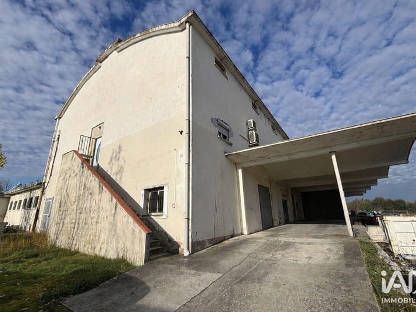 Immeuble commercial 4 pièces 760 m²