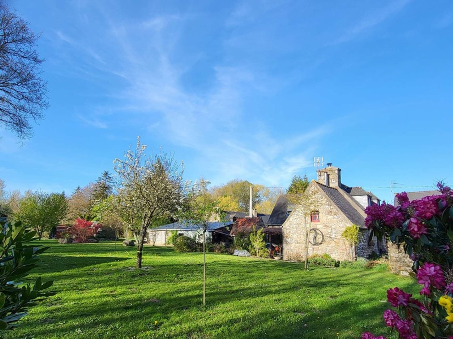 Immeuble à vendre - 7 pièces - 137m2 - Ploubezre (22300)