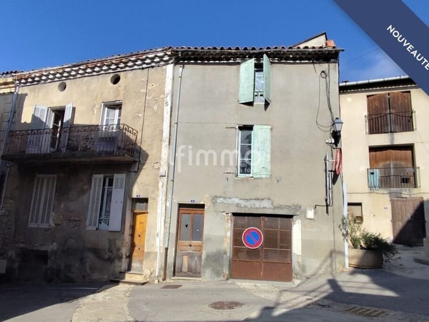 Ensemble immobilier de 3 maisons de village