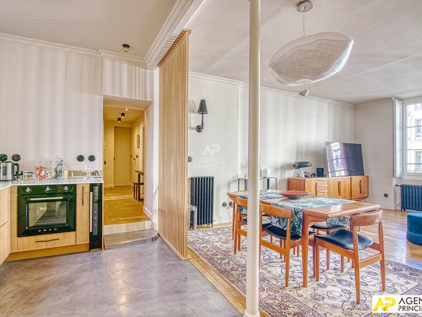 Versailles, Notre-Dame, appartement 5 pièces 105 m² carrez situé au premier étage d'un immeuble ancien