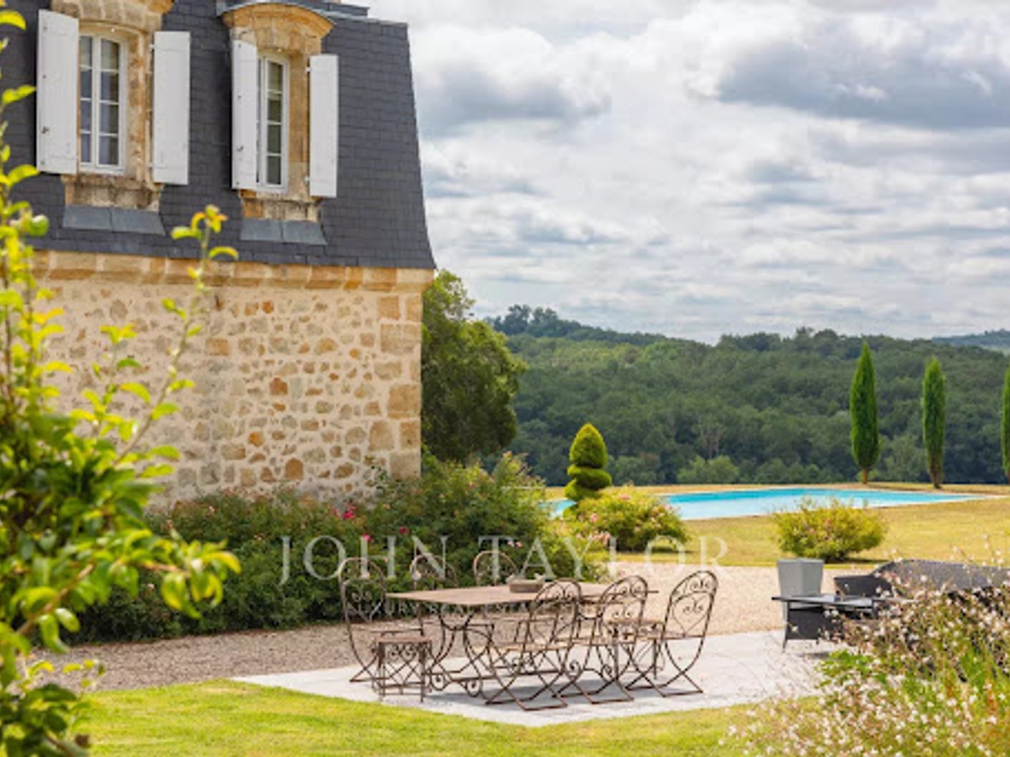 Château 21 pièces 700 m²