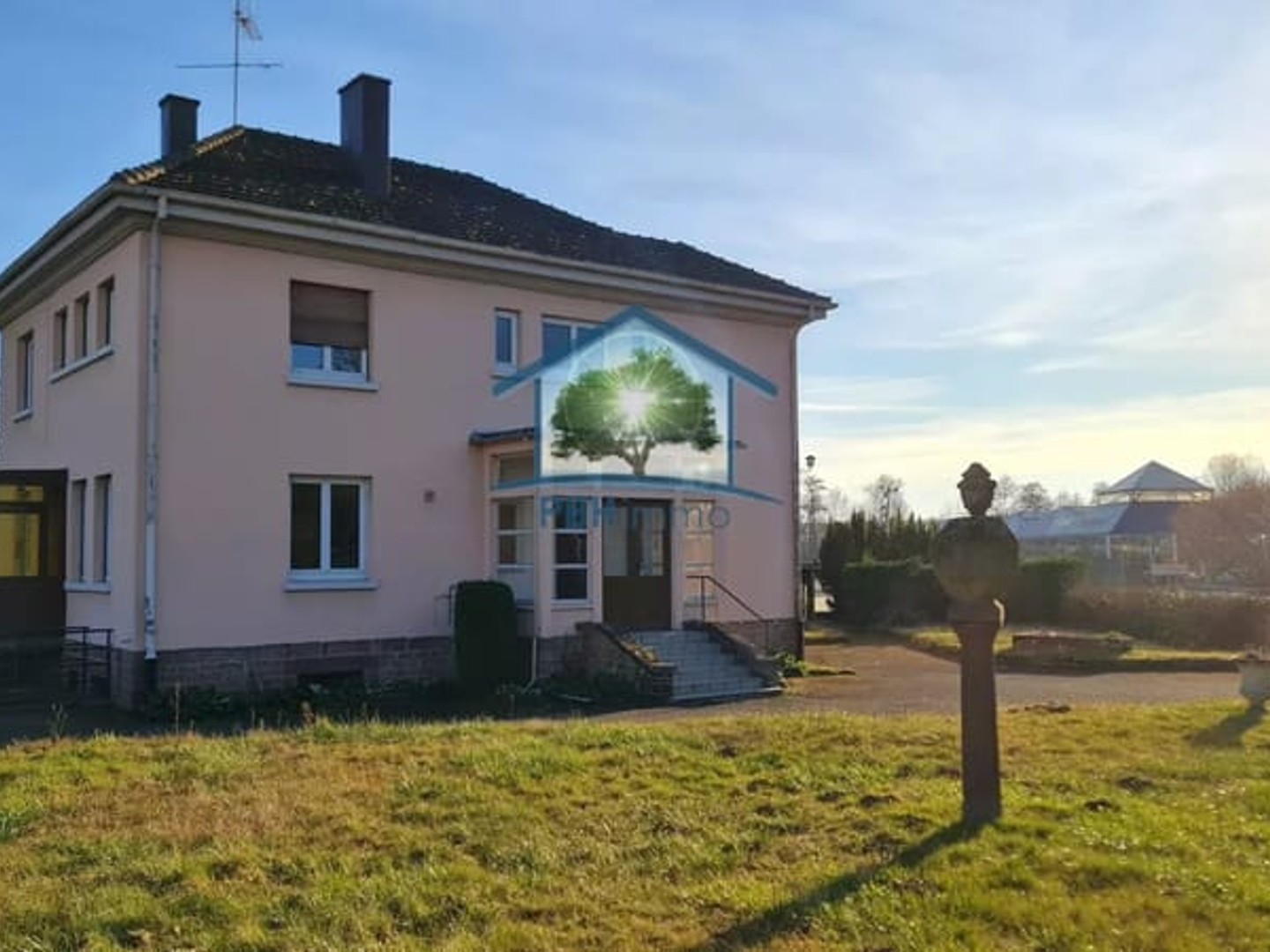 GRIESBACH - IMMEUBLE 8 PIECES SUR 18,67 ARES