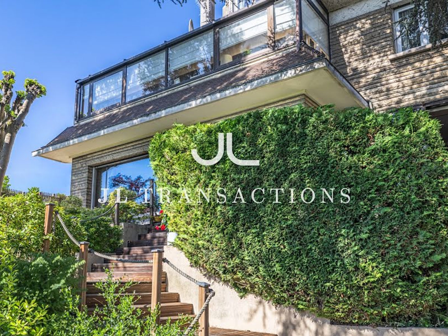 Maison 10 pièces 360 m²