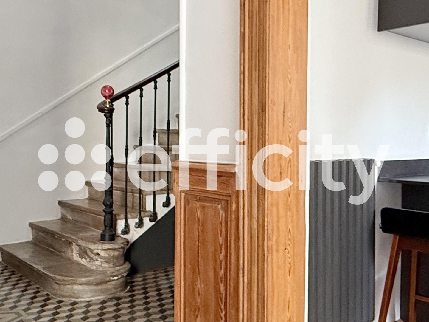 Maison 8 pièces 335 m²