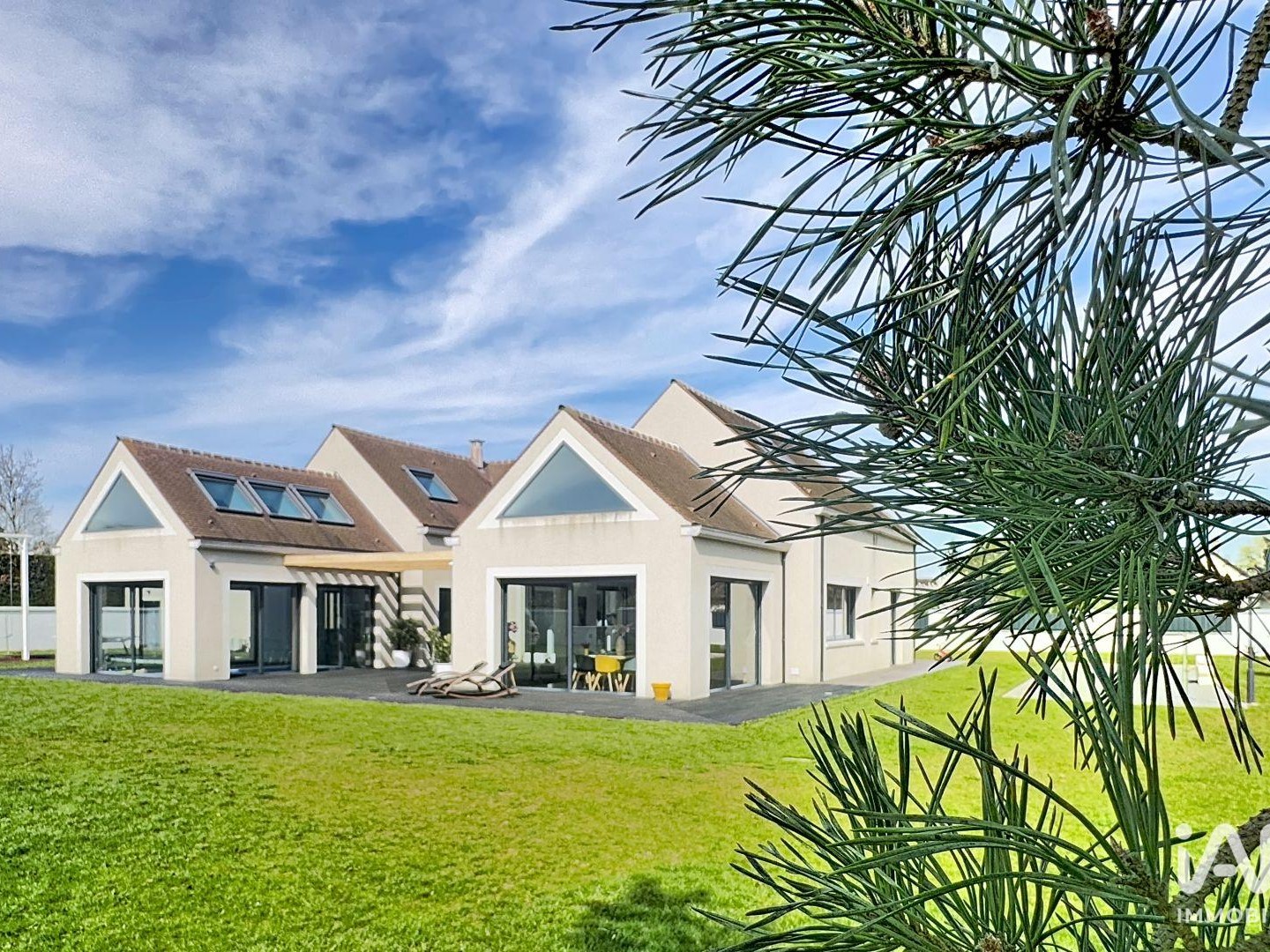 Maison 8 pièces 334 m²