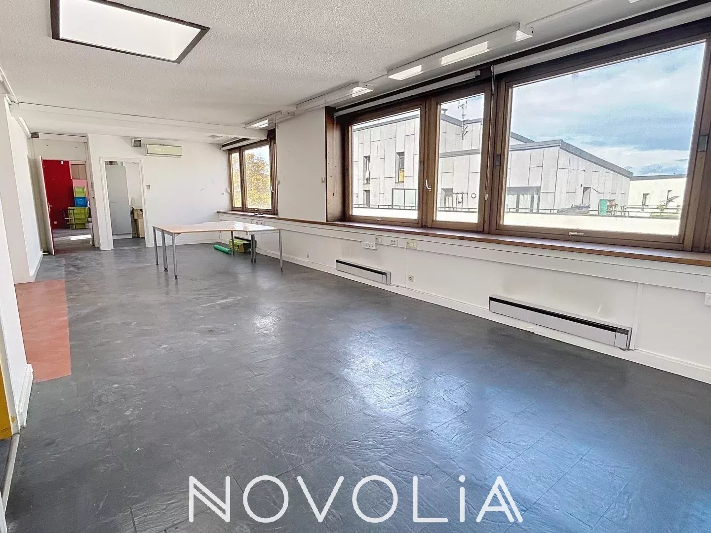 Bureau 265 m²