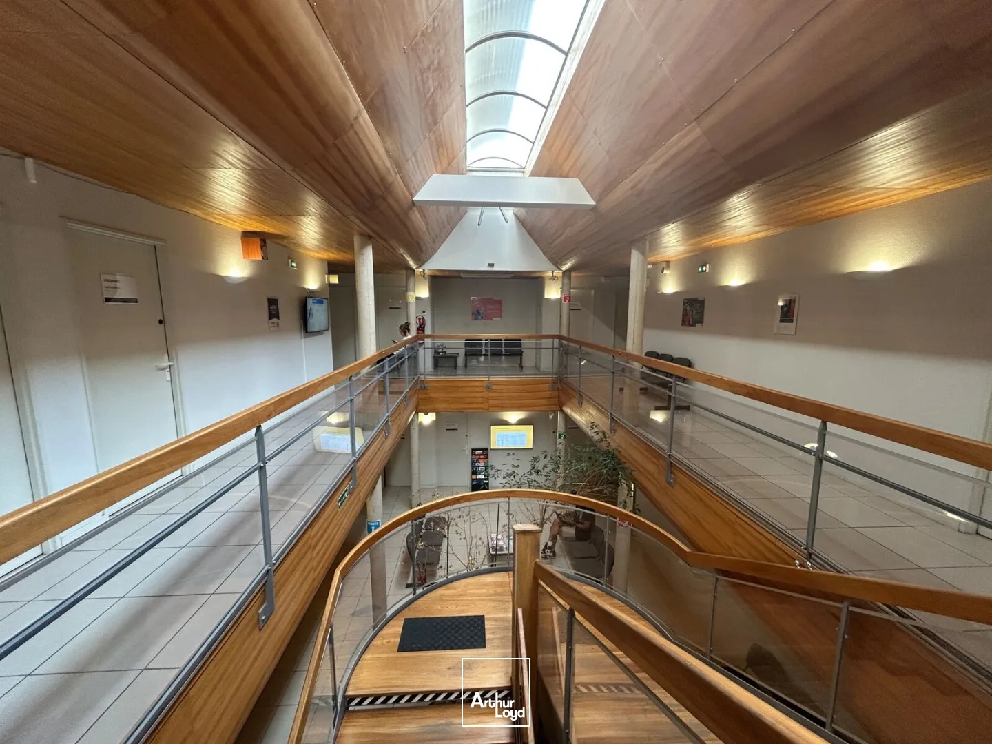 LOCAUX D'ACTIVITES A VENDRE - CAPISCOL