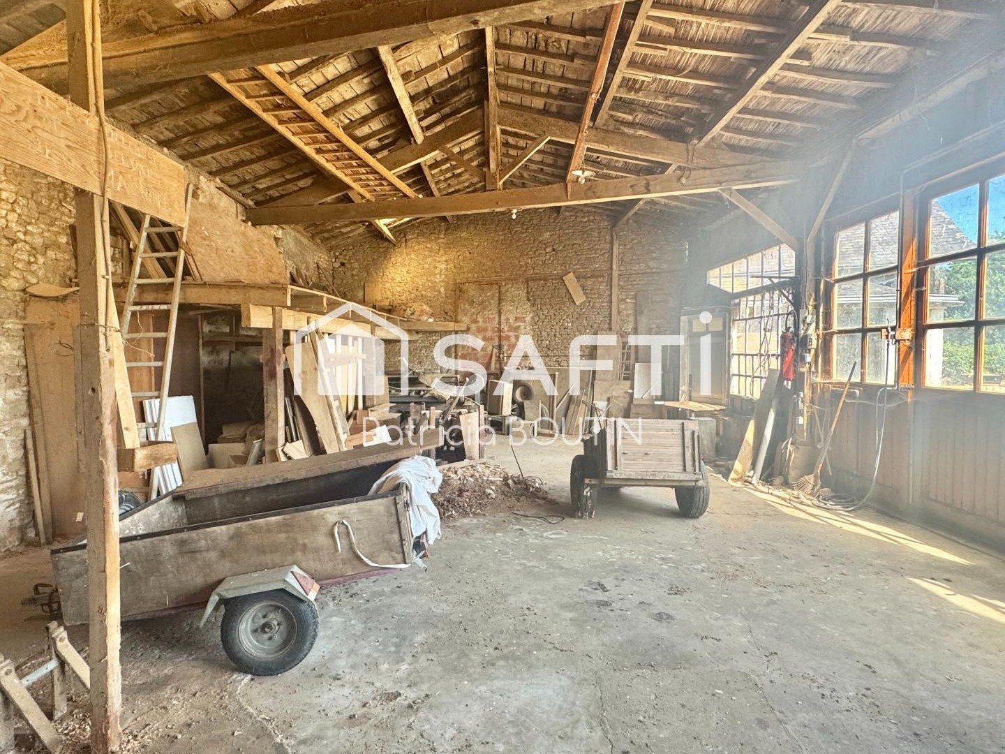 Locaux à vendre - 5 pièces - 215m2 - Augé (79400)