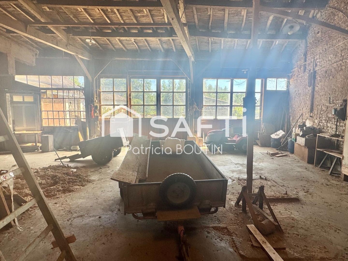 Locaux à vendre - 5 pièces - 215m2 - Augé (79400)