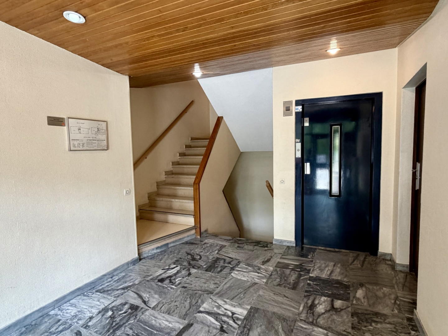Immeuble à vendre - 815m2 - Saint-Avold (57500)