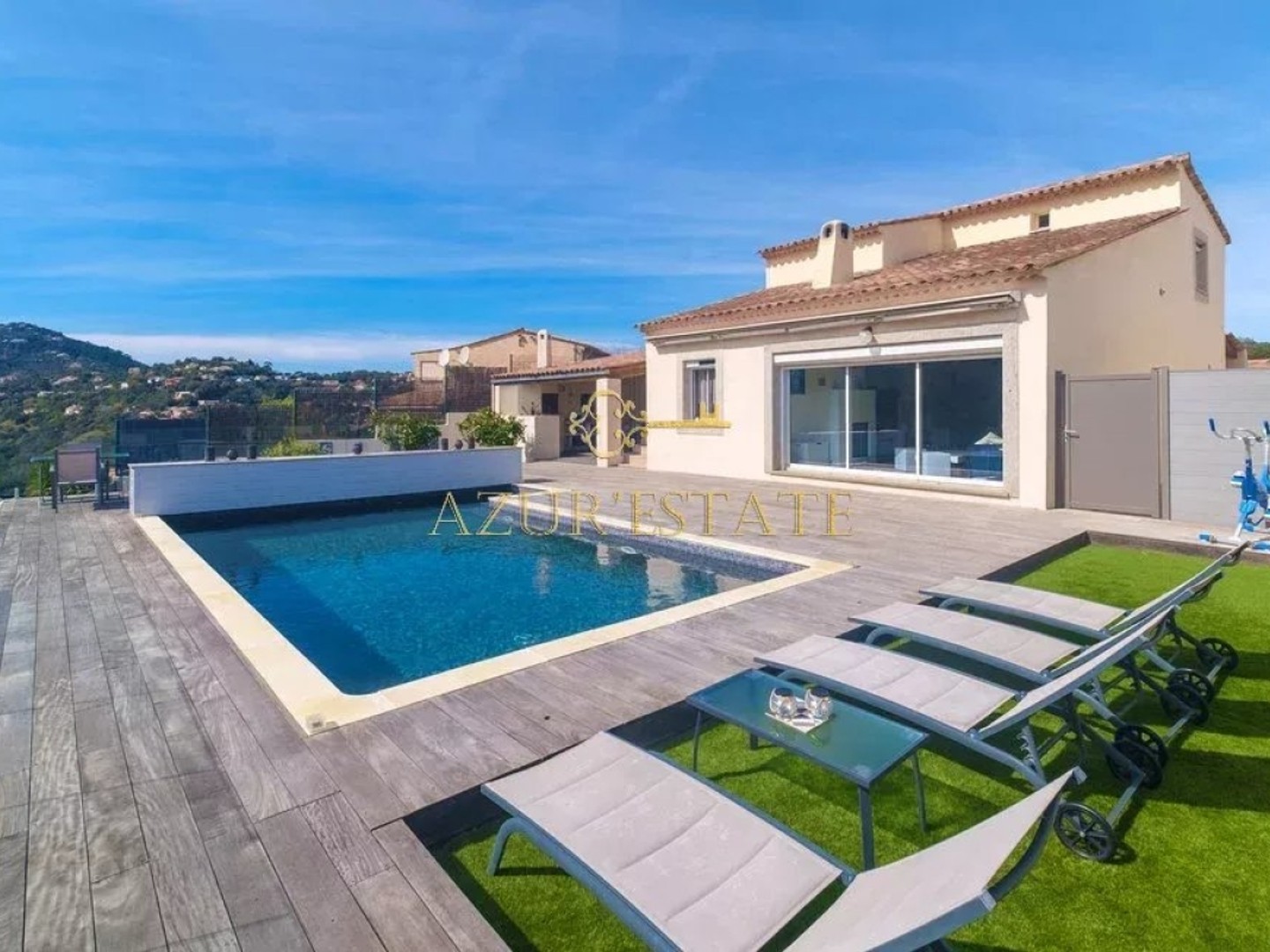 EXCLUSIVITE : SAINT JEAN DE CANNES : VILLA AVEC PISCINE