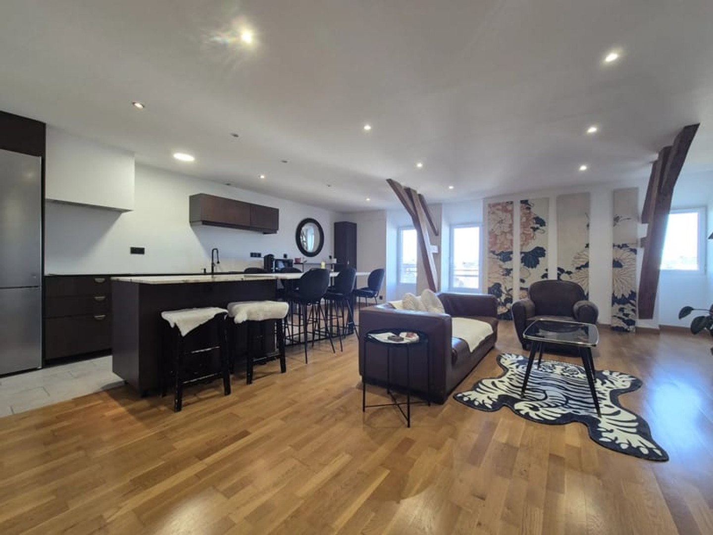 LAVAL - RIVE GAUCHE PROCHE THEATRE