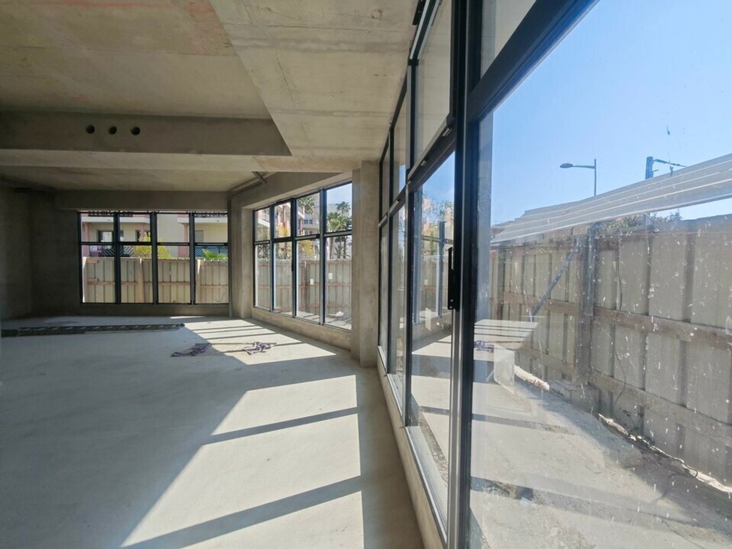 LOCAL COMMERCIAL/BUREAU A VENDRE