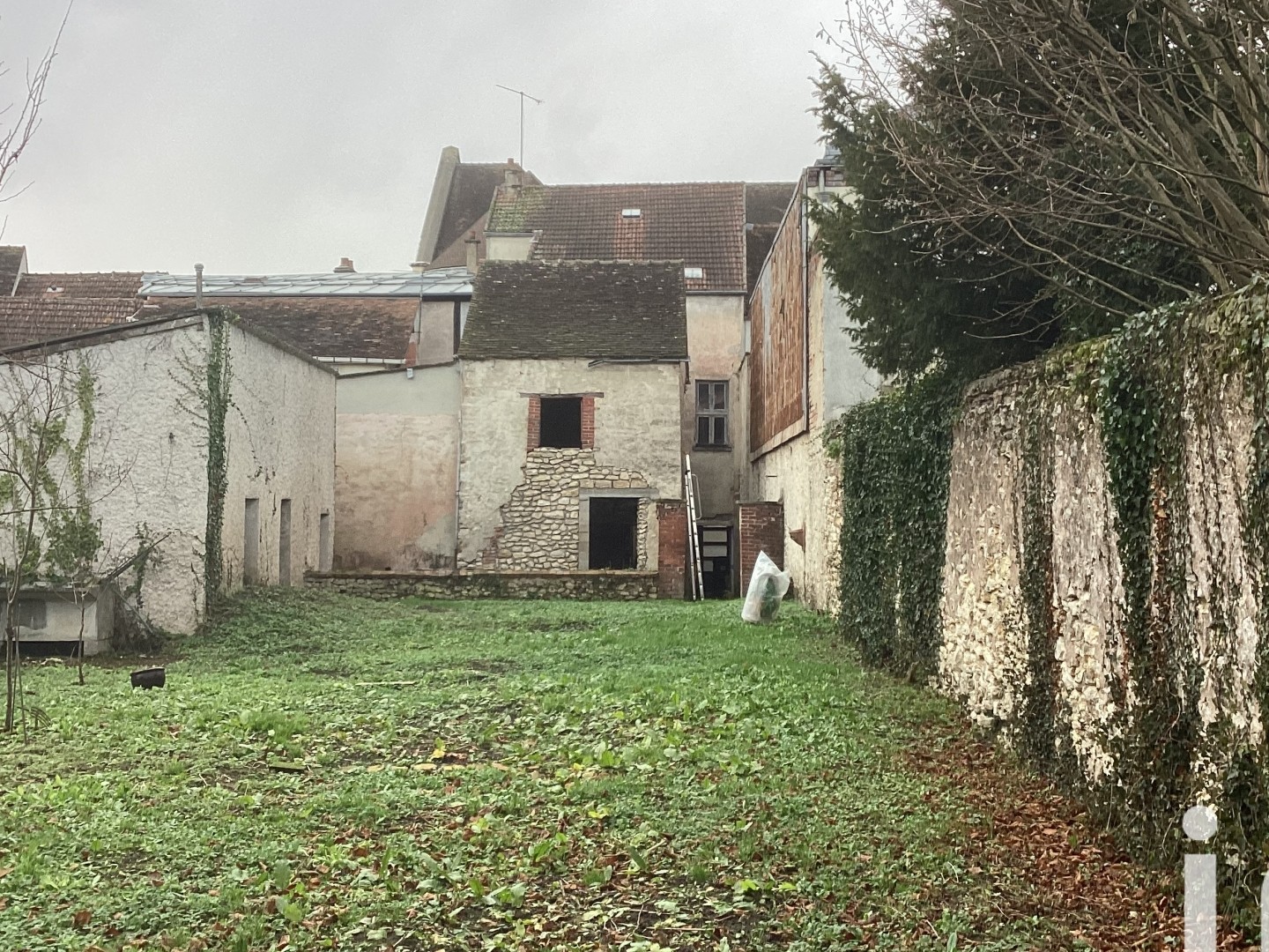 Immeuble 10 pièces 160 m²