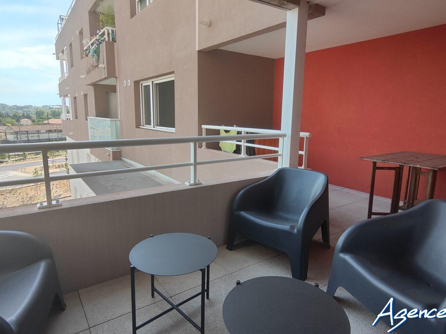 Studio avec terrasse et stationnement