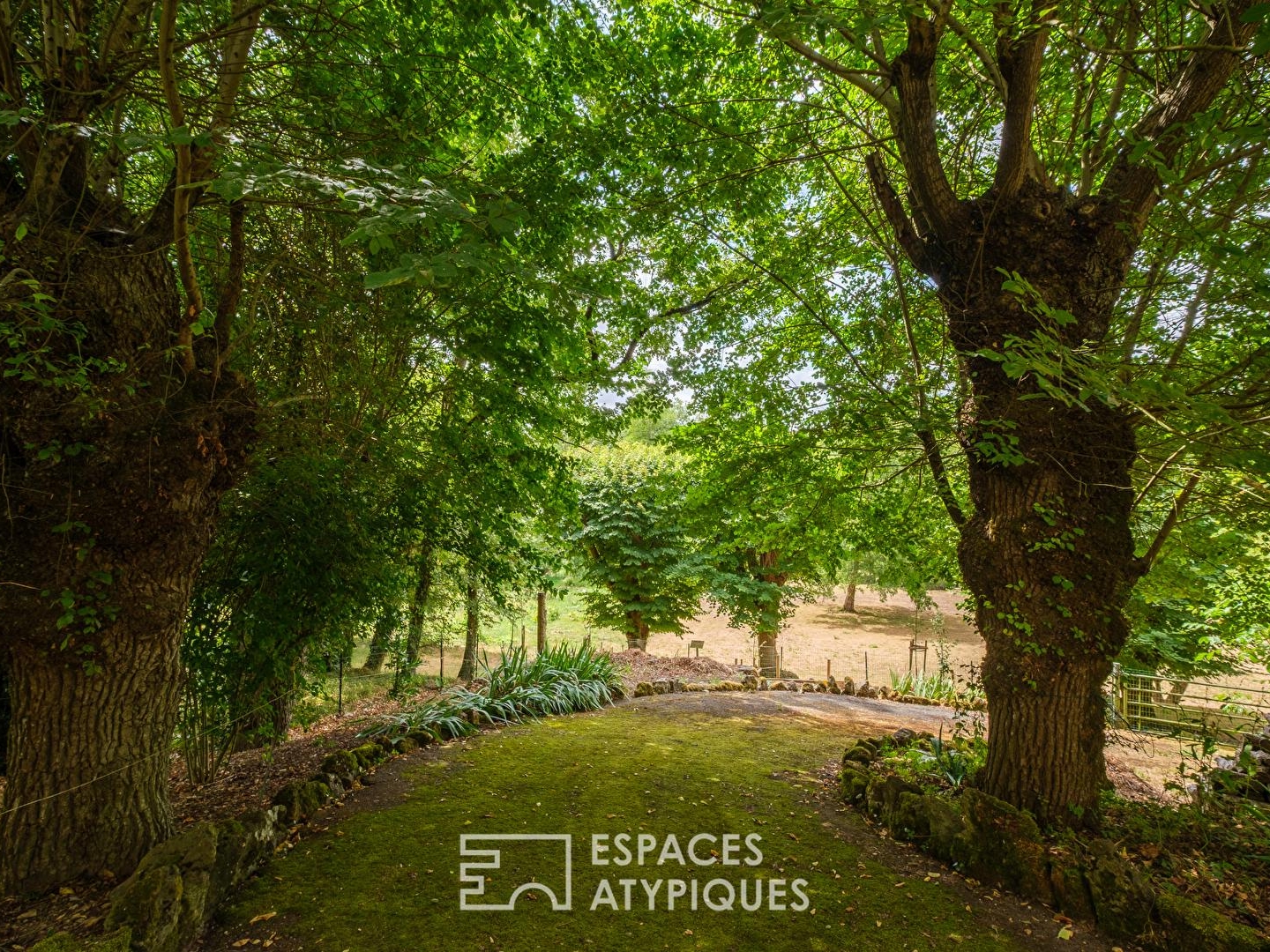 Maison à vendre - 10 pièces - 312m2 - Échiré (79410)