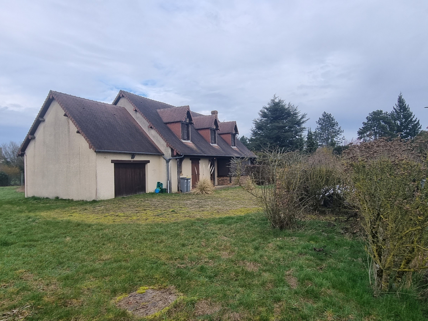 Maison familiale de 160 m2 sur terrain de 1 500 m2 Villiers-en-Désoeuvre, à proximité de Paris