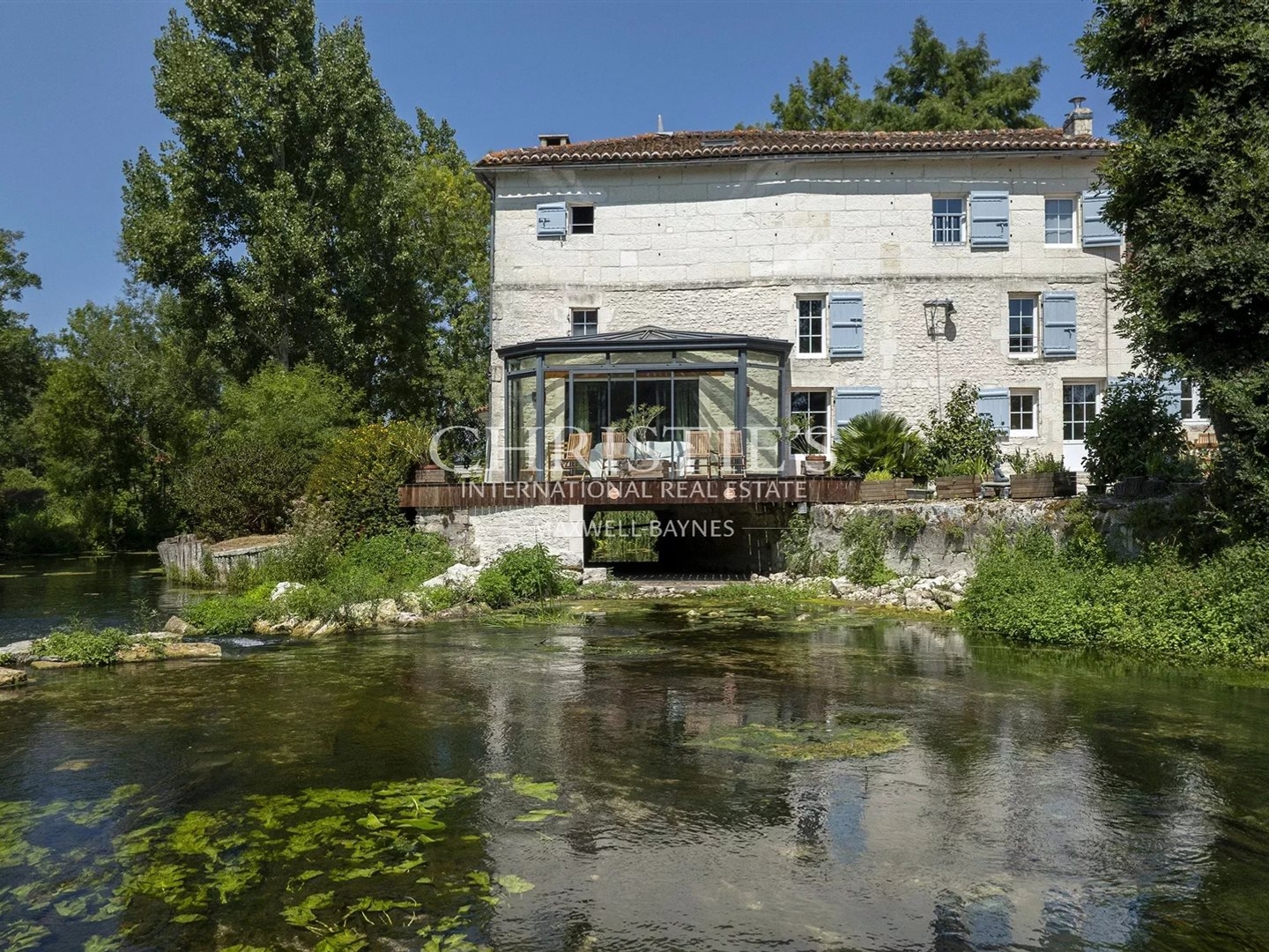 Moulin remarquable du XVIe siècle, 370 m² avec sa maison d'amis, proche de Saintes