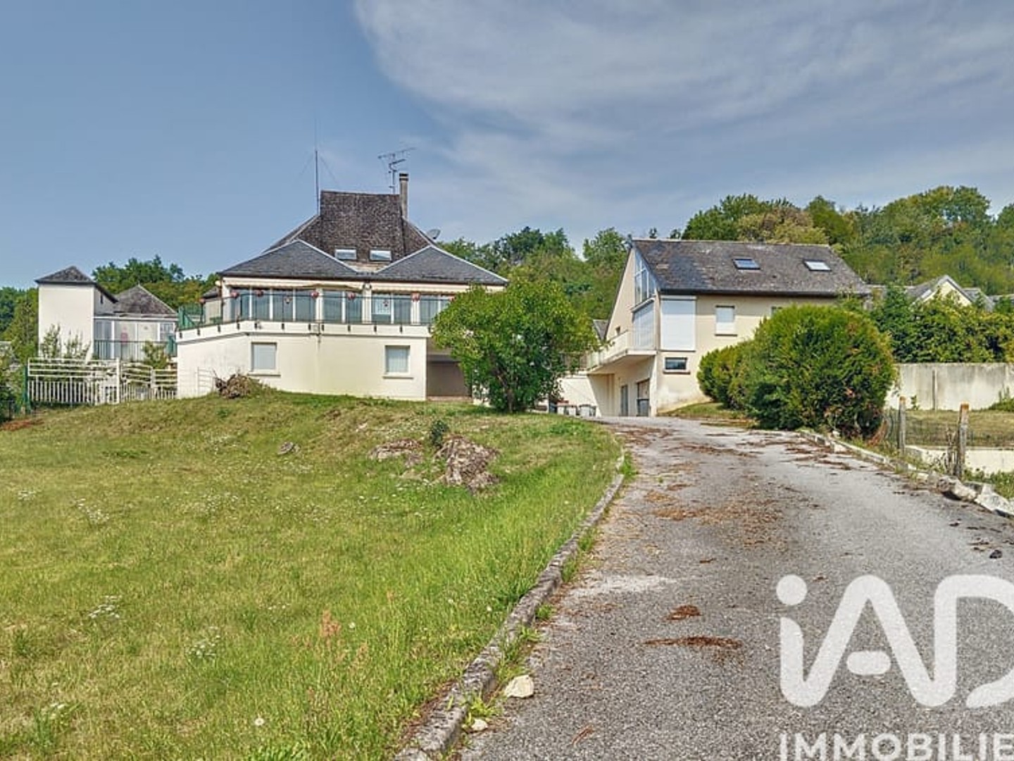 Maison avec appartements 90 pièces 2900 m²