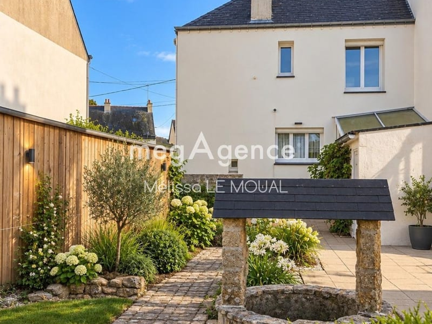 RIANTEC - Maison familiale avec jardin, garage et dépendances