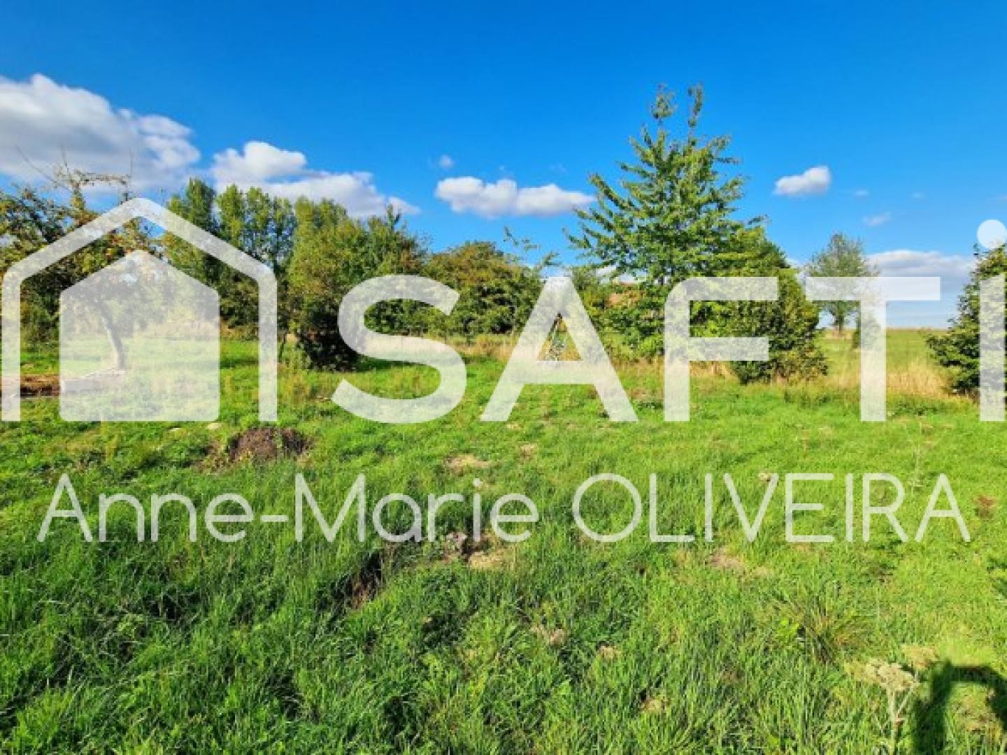 Terrain a bâtir de 1030m2 avec grande façade 56ml, ou terrain 1811m2 au total possible sous conditions.