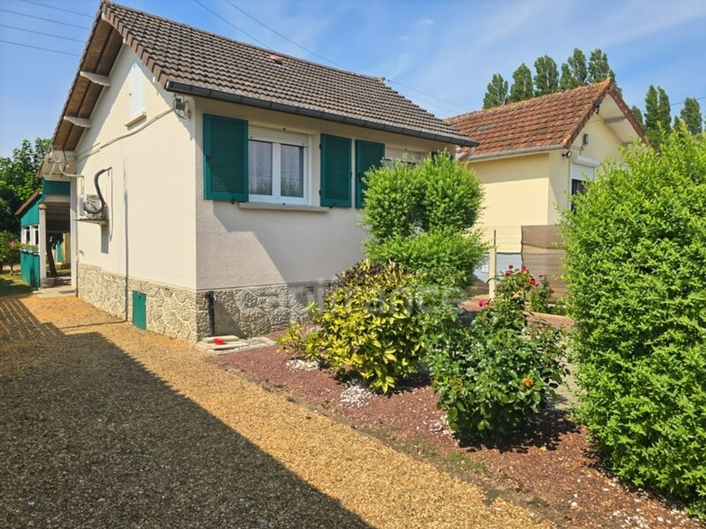 Maison à vendre - 425m2 - Neuville-Sur-Sarthe (72190)