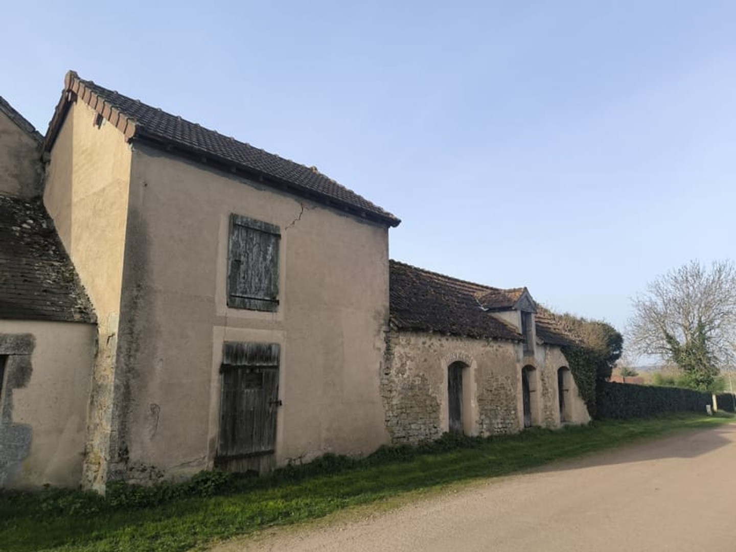 PETITES DÉPENDANCES ET VERGER A PROXIMITÉ