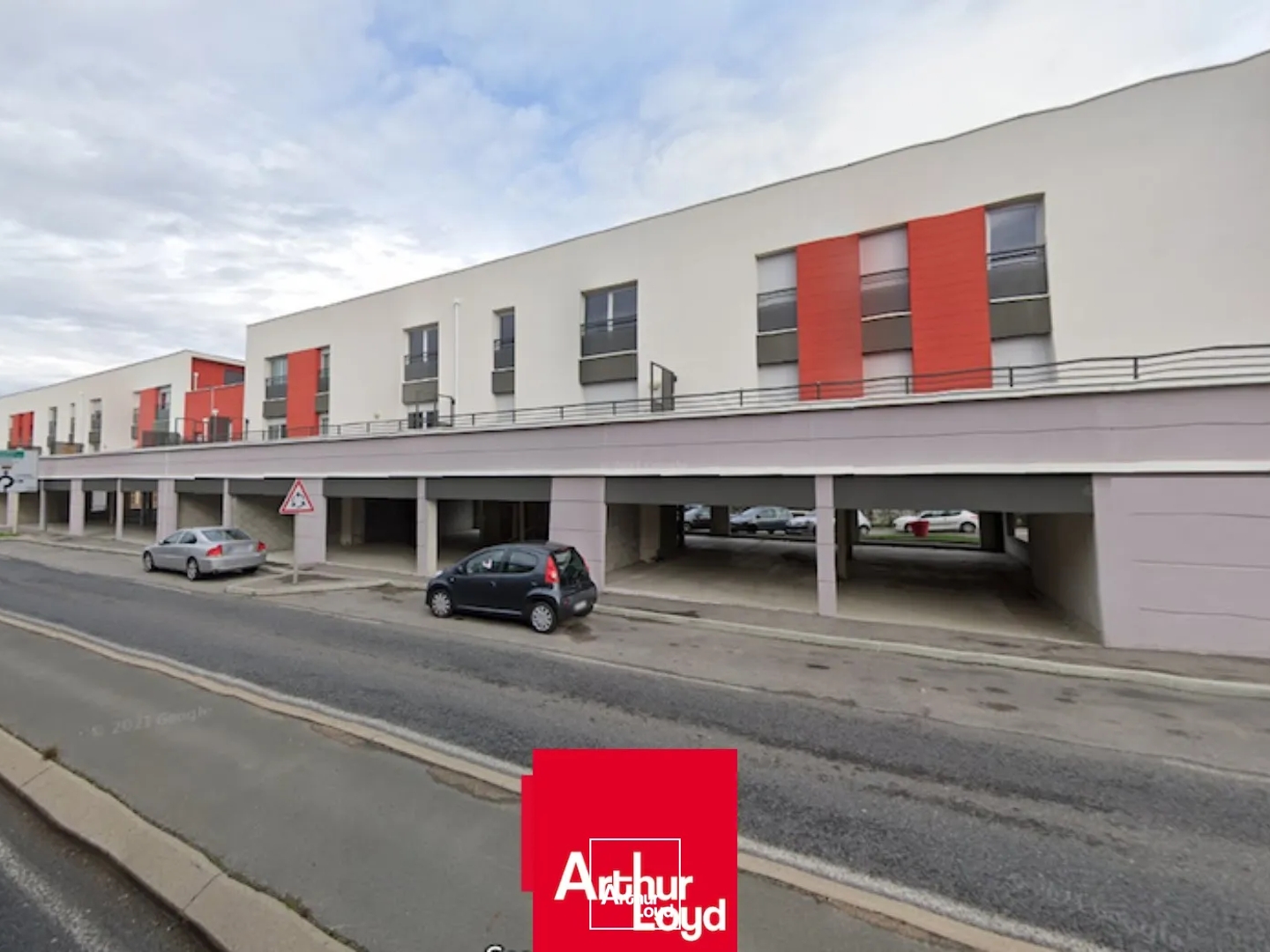 LOCAUX COMMERCIAUX | A VENDRE | LENTILLY