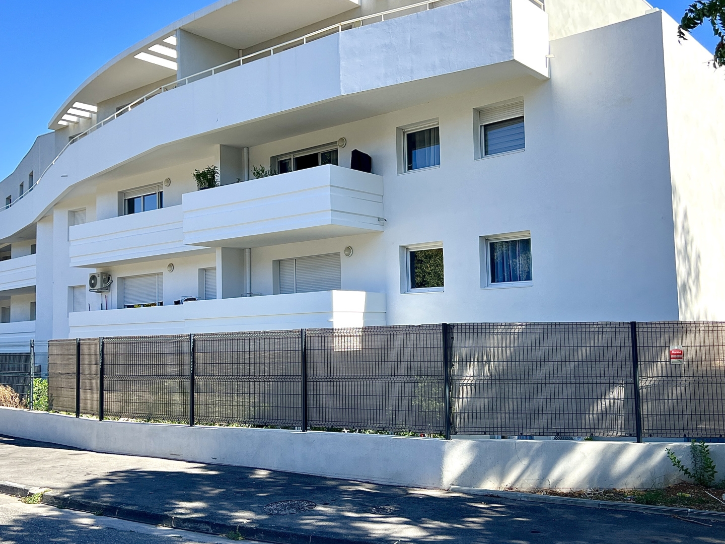 13013 - Saint Jérôme / Saint Mitre - Appartement 2 pièces 41m2, terrasse et parking.