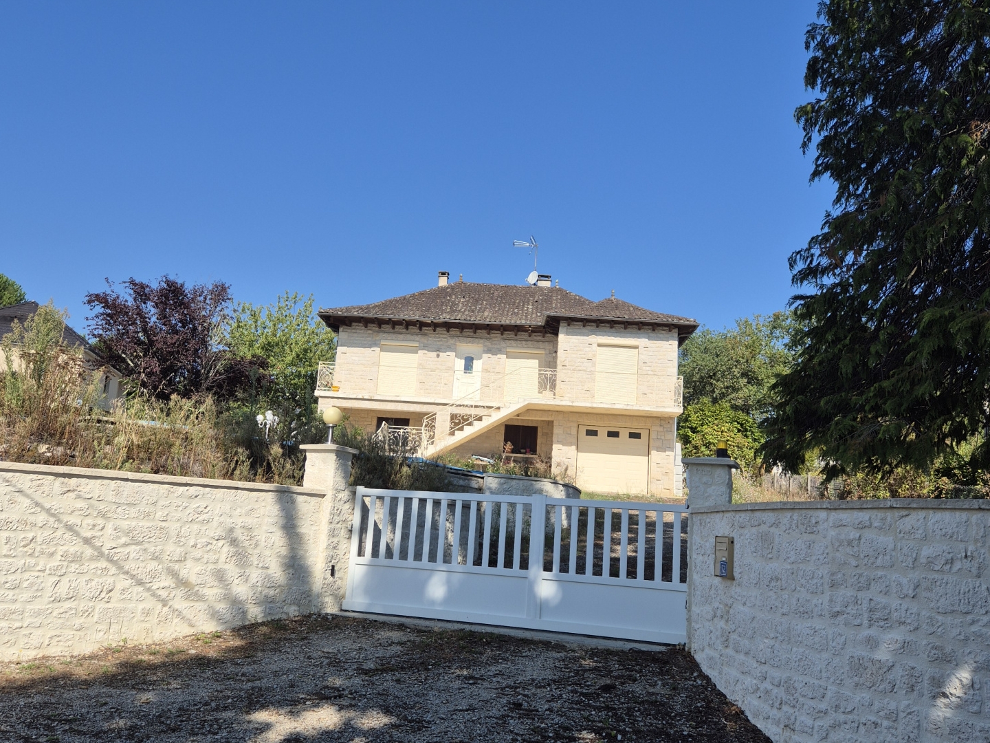 Maison 91m2 avec vue panoramique, terrain 1500m2 et fort potentiel - Malemort