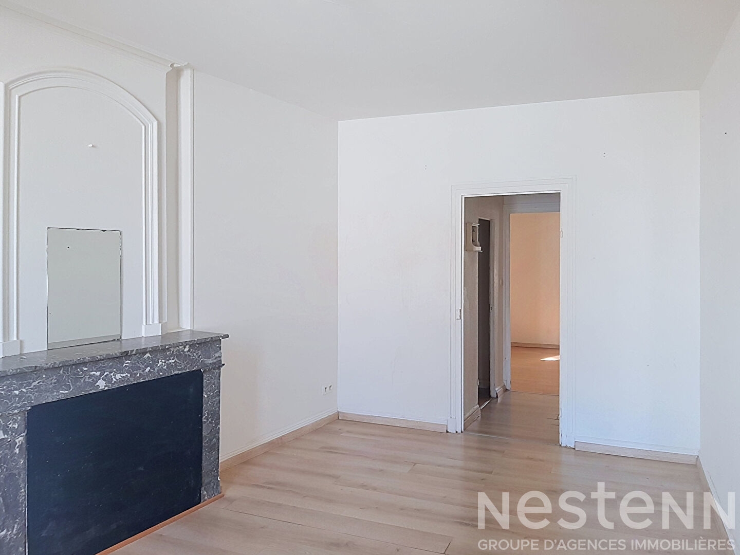 Immeuble à vendre à Saujon - Investissement idéal avec un commerce déjà sous bail au rez-de -chaussée et appartement 47m² à l'étage